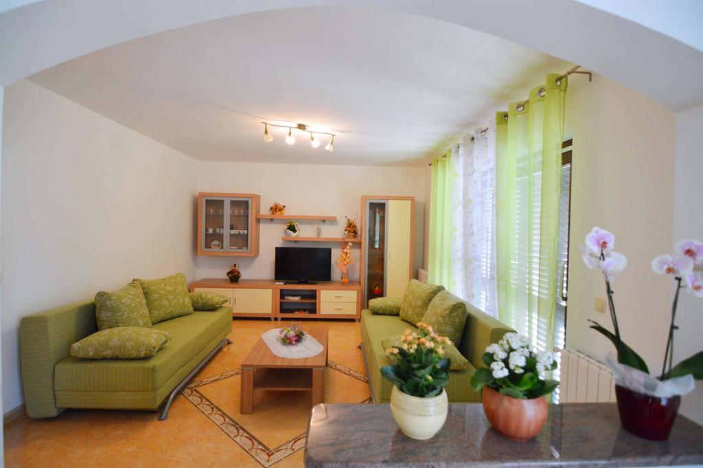 Garden Apartment Maria Vrsar Zewnętrze zdjęcie